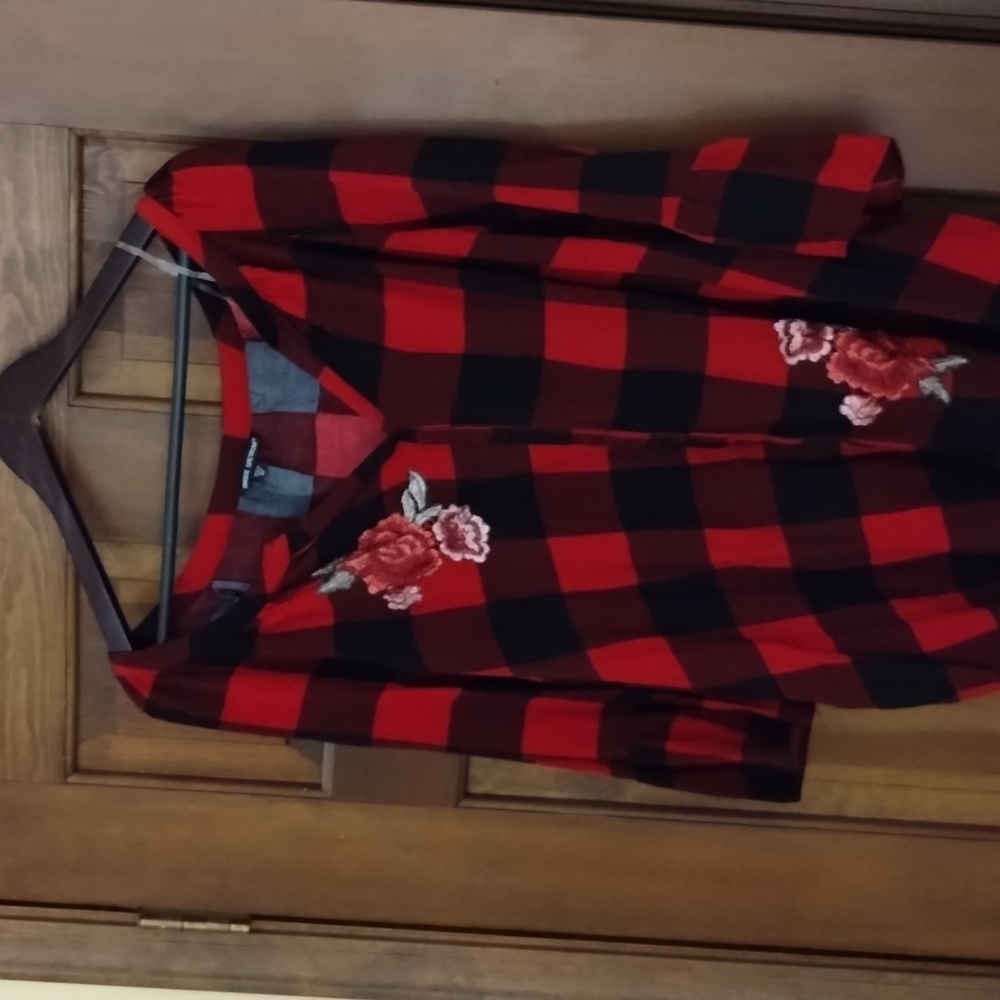 3x Red/black and roses top